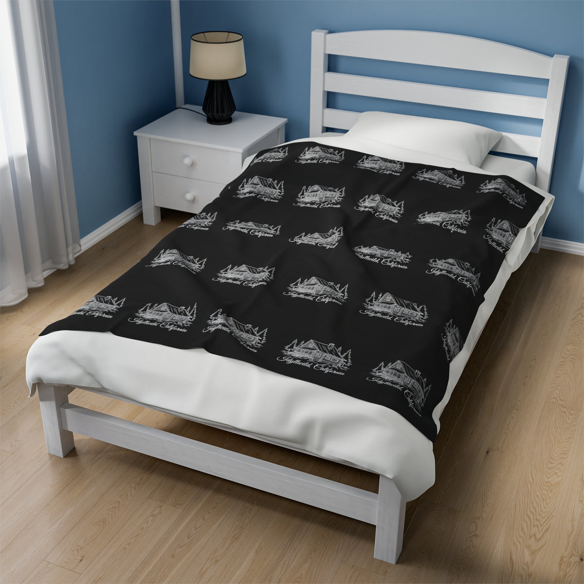 Velveteen Plush Blanket Idyllwild log Cabin Pattern Black