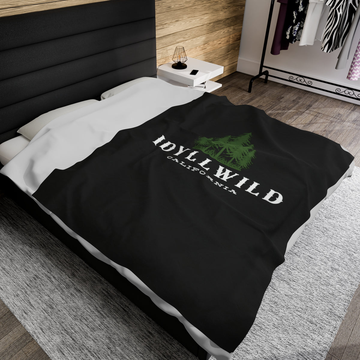 Velveteen Plush Blanket Idyllwild Pine Black