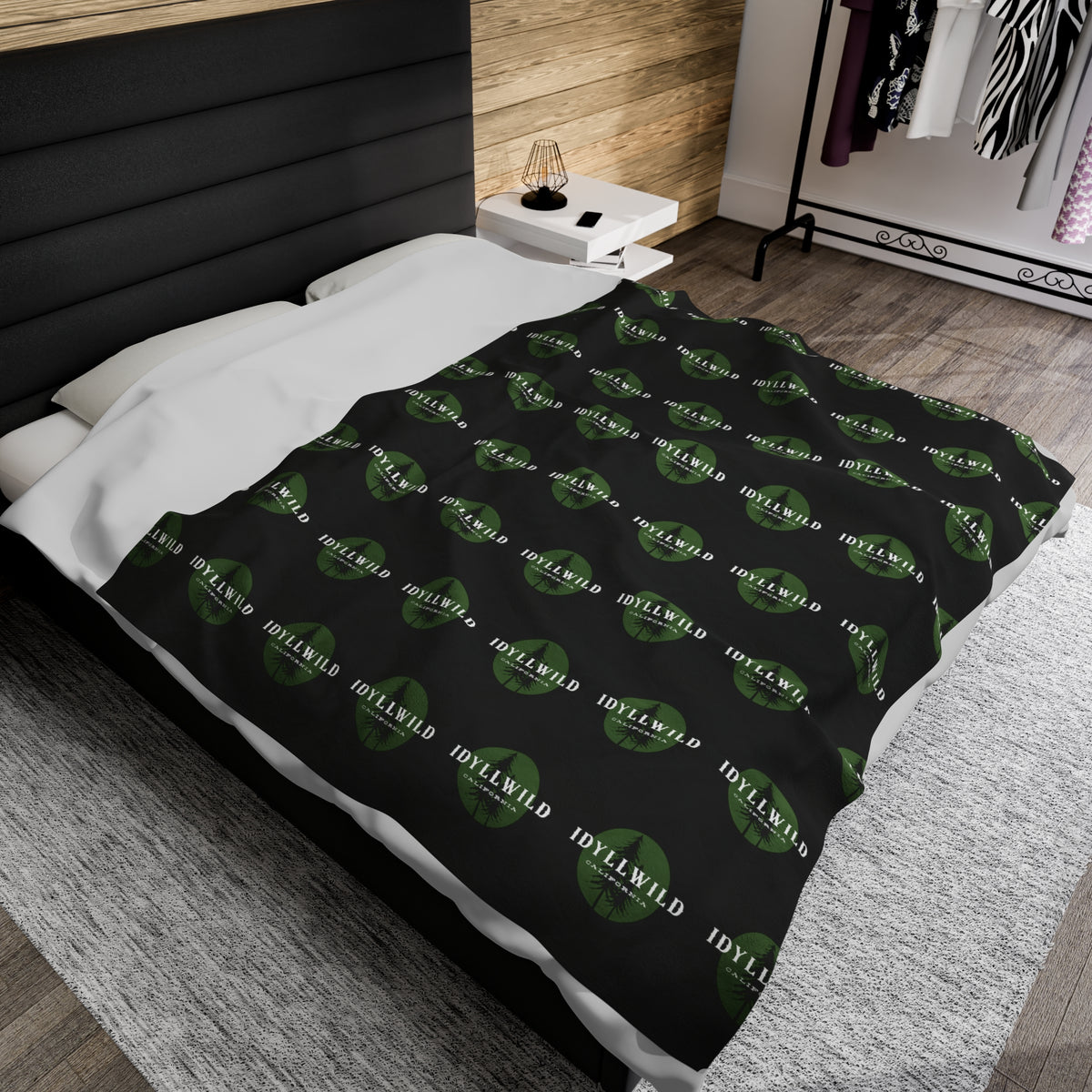 Velveteen Plush Blanket Idyllwild Gredn Pine Badge Pattern Black