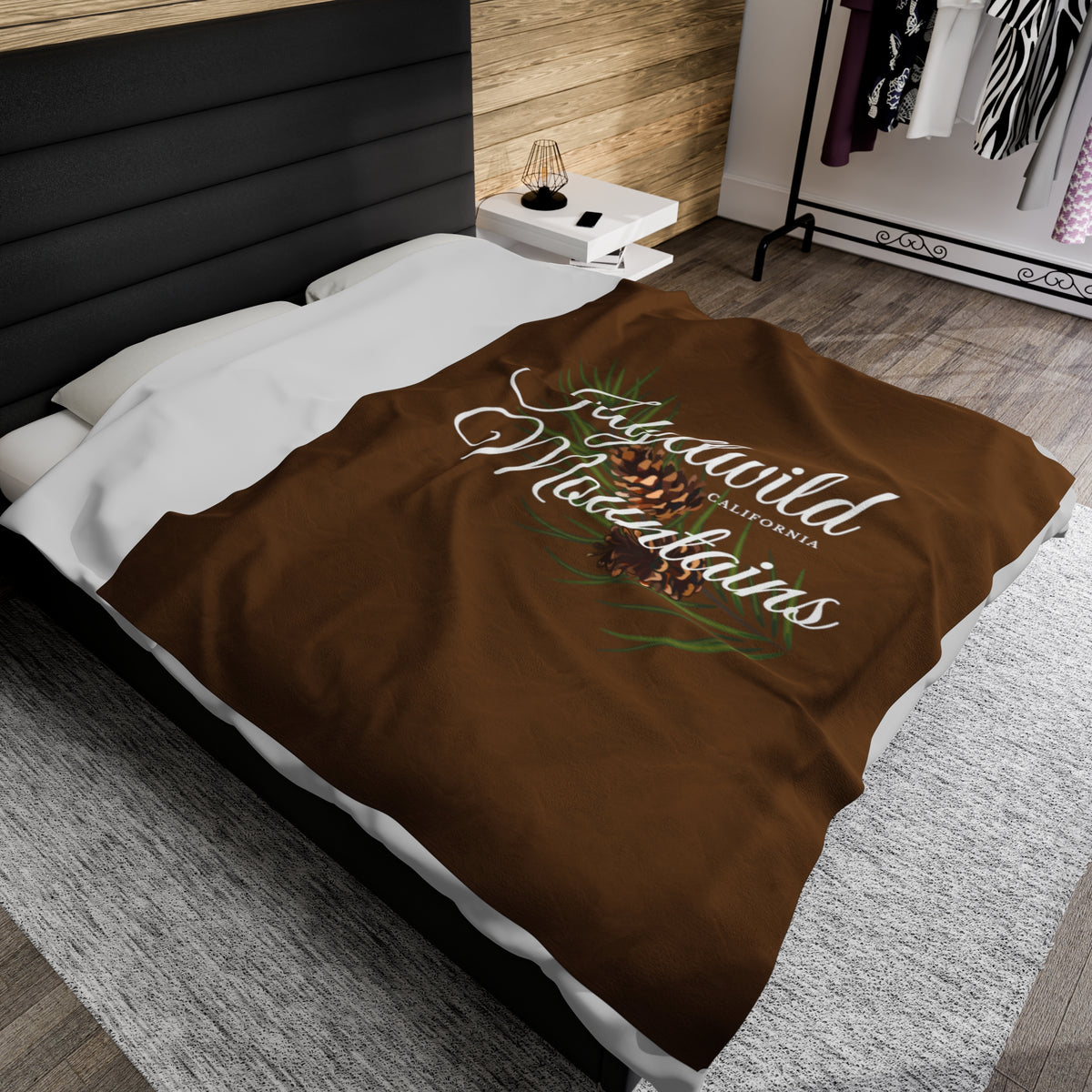 Velveteen Plush Blanket Idyllwild Mountains Coneback Brown