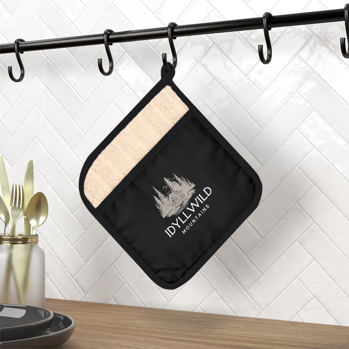 Idyllwild Cabin in the Woods Black Pot Holder with Pocket